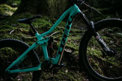 Trek Remedy Al F/S ML Marigold to Radioactive Red Fade Produktbild 4