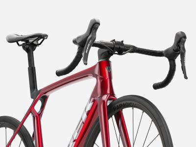 Trek Madone SL 5 M Gloss Fury Red/Matte Deep Smoke Produktbild 4