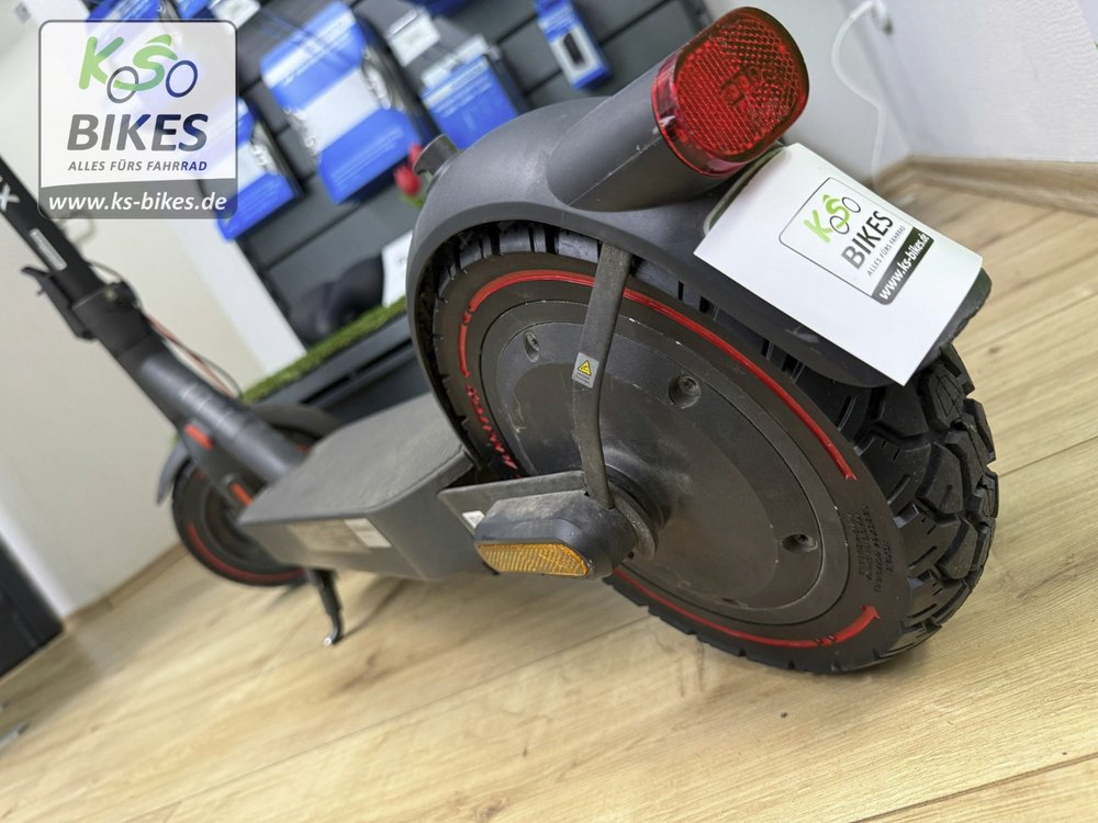 Scooter Roller Reifenwechsel Schlauchwechsel Vollgummireifen 